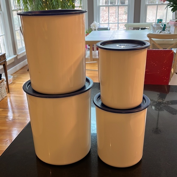 Tupperware Vintage One Touch - Set of 4 Nesting White Canisters Blue Seal - Picture 2 of 16